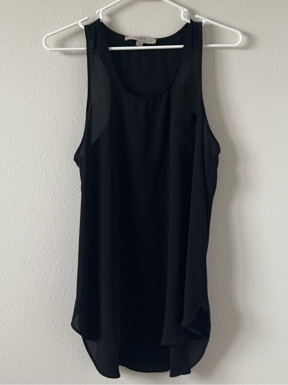 Loft sleeveless blouse with pocket